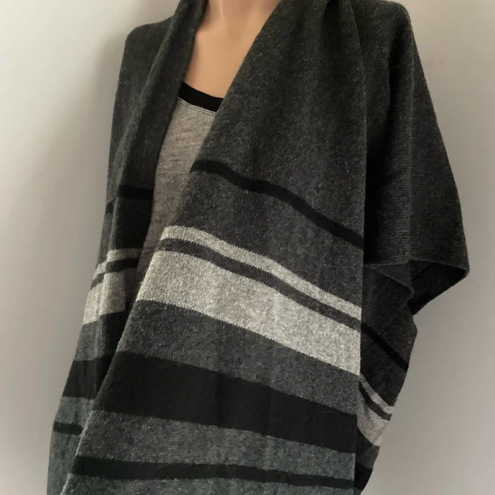 ❄️ Wool scarf shawl wrap cape jacket cardigan GAP fringe poncho scarf sweater - Picture 1 of 12